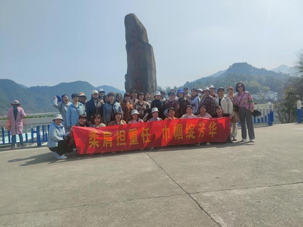 公司機(jī)關(guān)黨支部、工程服務(wù)支部聯(lián)合舉辦“三八”節(jié)主題活動